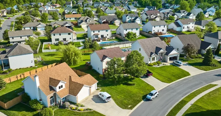 Overhead neighbordhood